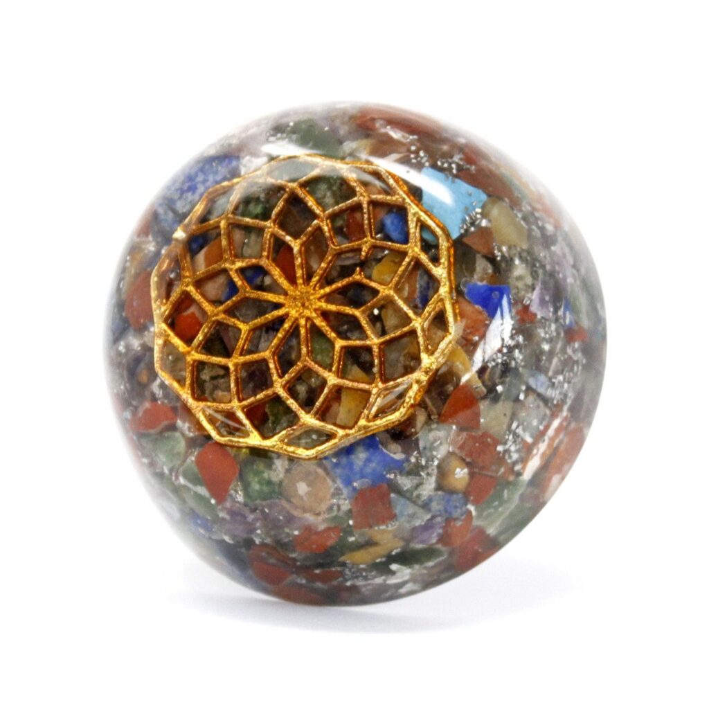 Orgonita de escritorio de resina con varias piedras