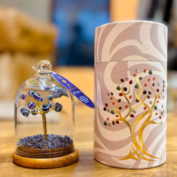 Árbol de piedras de lapislázuli con ojo turco en cúpula de vidrio