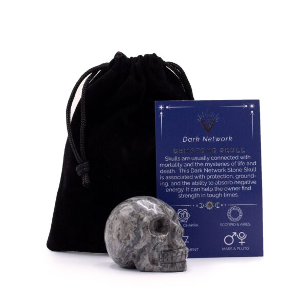 Calavera tallada de piedra oscura - Grande